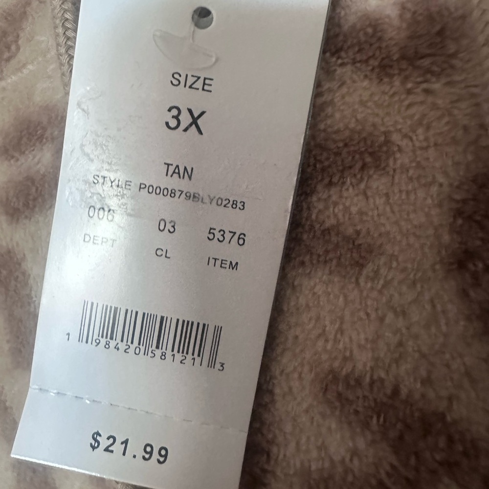 Stylish Tan Leopard Print Women's Sweatsuit - Picture 3 of 9